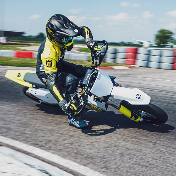 Moto Husqvarna FS 450 supermoto